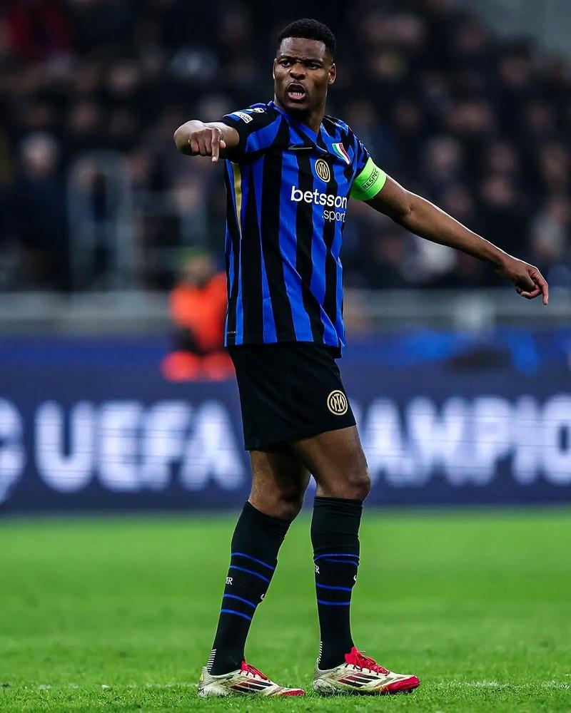 萨哈：博学的亨利未来有机会执教枪手；高兴看到曼联热身状态