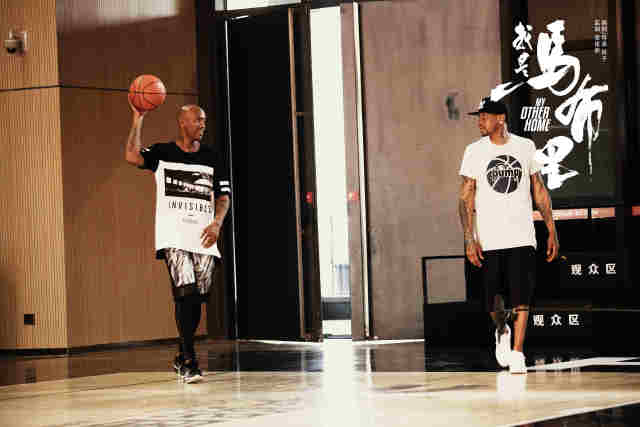 泽林斯基：下一轮踢利物浦必须好好表现，我们要争取进入前八（泽林斯基：对阵利物浦必须拿出状态，我们的目标是冲击八强）