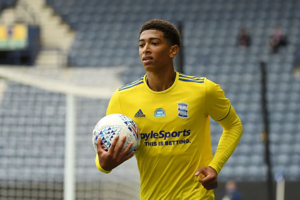 湖人防守端连续三场零封关键时段