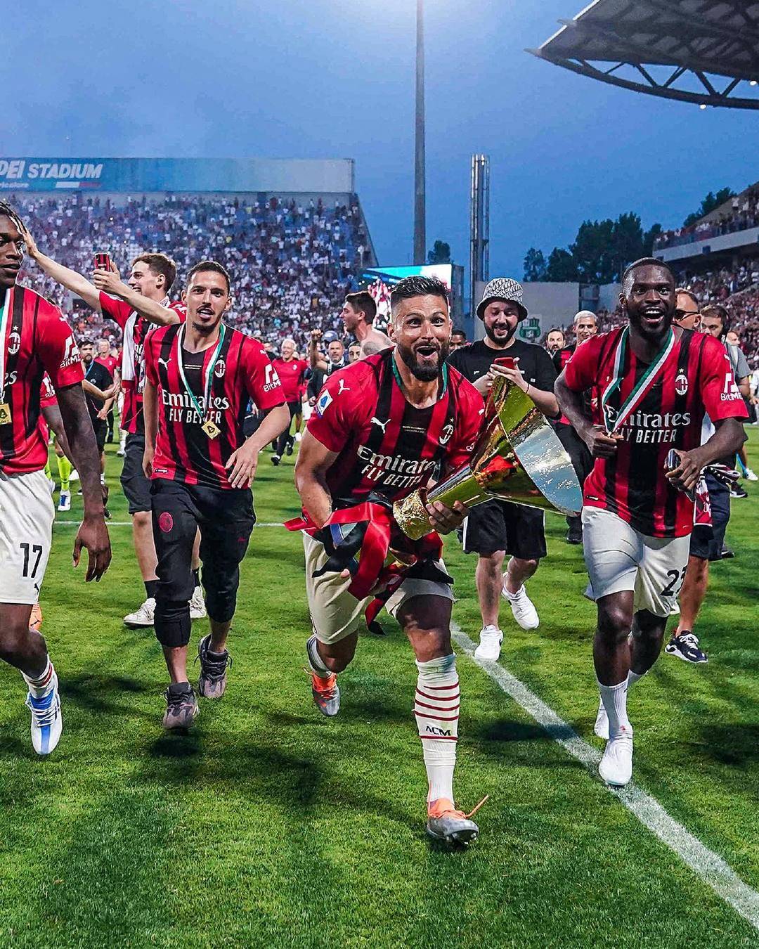 意媒：国米可以启用青训小将卡马特，以应对邓弗里斯伤缺情况（意媒：邓弗里斯伤缺，国米或提拔青训新星卡马特顶替）