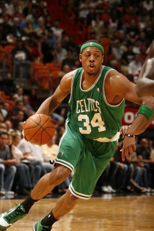 2001年，16岁的勒布朗，参加ABCD训练营！（2001年，16岁勒布朗亮相ABCD训练营！）