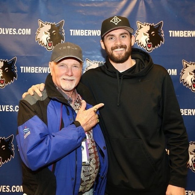 瓦伦西亚对阵塞维利亚：首发阵容与比赛前瞻（瓦伦西亚vs塞维利亚：首发名单与赛前解析）