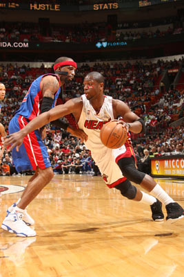 记者：海港抵达武里南，莱昂纳多、加布、李帅、刘若钒伤缺（记者：海港已抵达武里南，莱昂纳多、加布、李帅、刘若钒因伤缺阵）