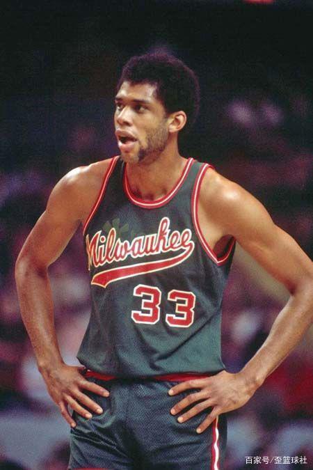 公牛内线受限难挽败局（内线受制，公牛难逃失利）