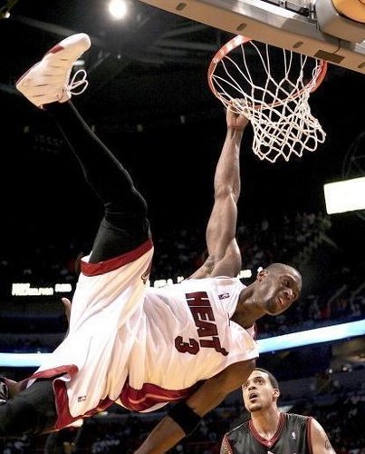 拉波尔塔：皇马看到巴萨复兴惊慌失措；很明显有人在抹黑巴萨（拉波尔塔：巴萨复苏令皇马不安；有人正有意抹黑巴萨）